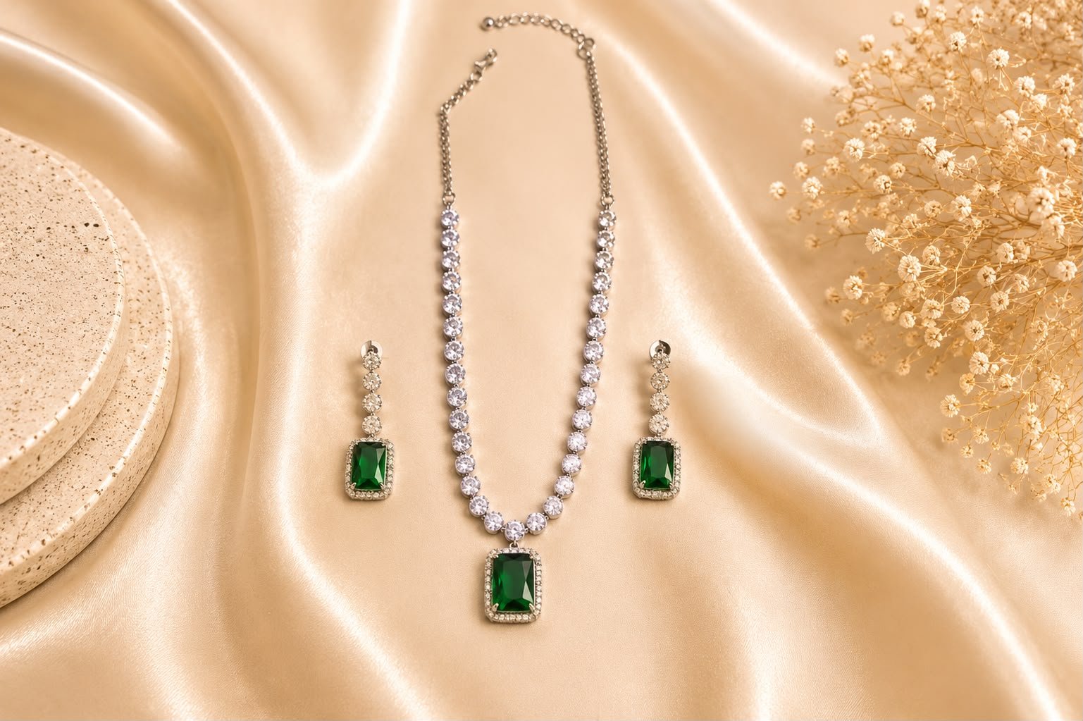 Emerald Élégance Diamond Set